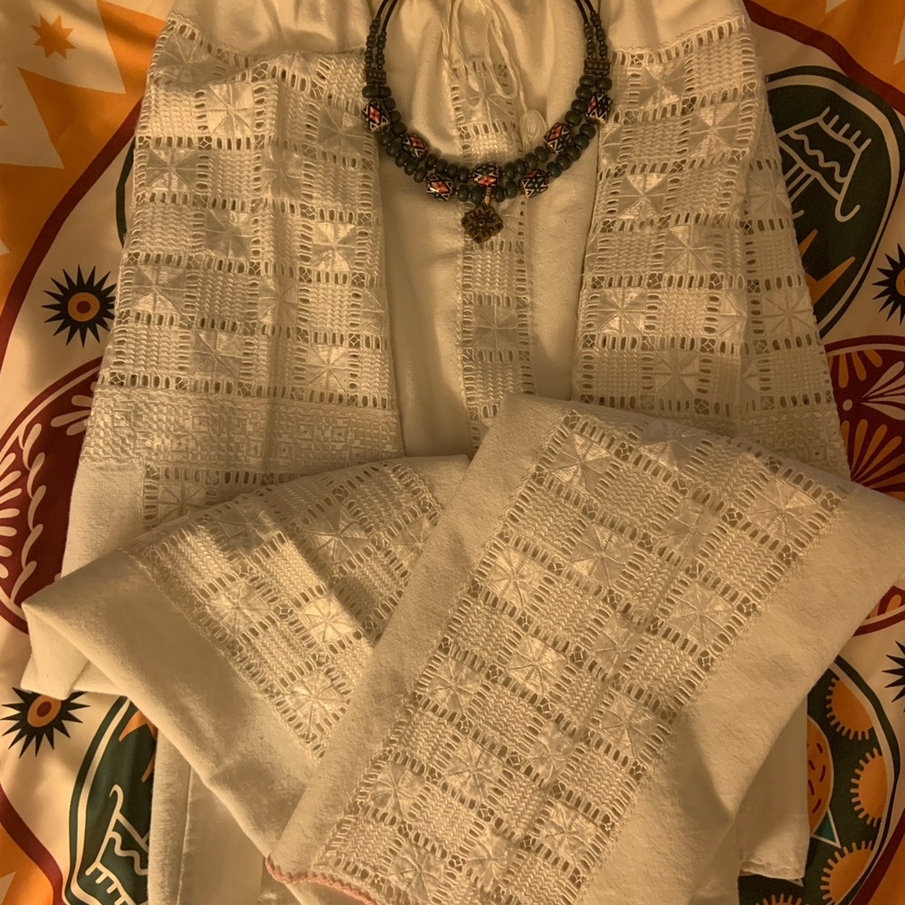 Vintage Ukrainian Embroidered Blouse – XS / Teen Size